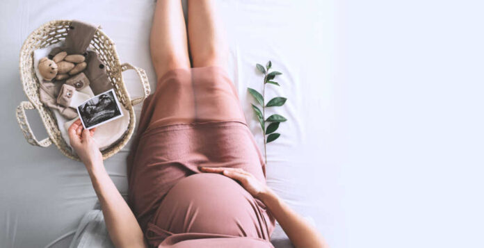 Pregnant,Woman,In,Dress,With,Ultrasound,Image.,Mother,With,Wicker