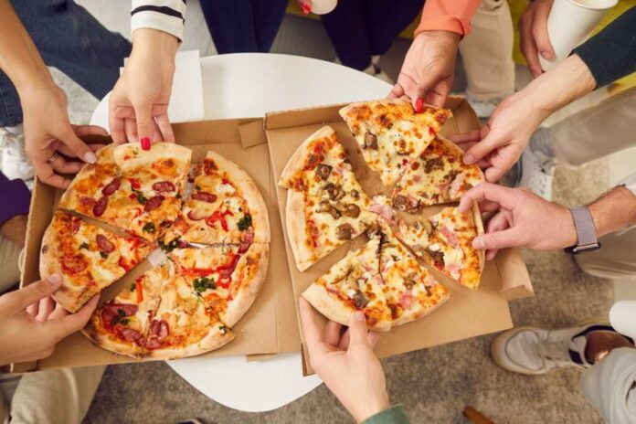 Delicious,Lunch,,Snack,,Fast,Food.,Large,Group,Of,Friends,Take
