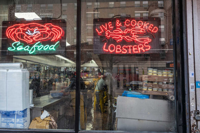 Harlem,,New,York/usa,-,02/01/2017:,Sea,&,Sea,Fish,Market