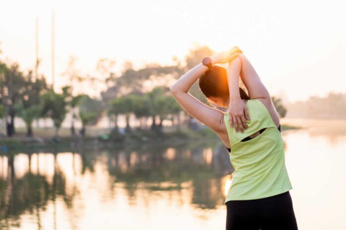 Young,Beautiful,Asian,Woman,In,Sports,Outfits,Doing,Stretching,Before