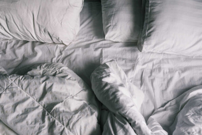 Unmade,Bed.,Rumpled,Sheets,And,Pillows,After,A,Night's,Sleep.