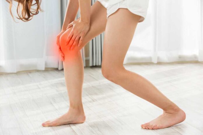 "visualizing,Knee,Joint,Pain,,The,Woman,Is,Holding,Her,Knee