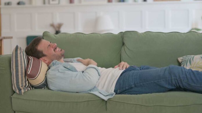 Casual,Man,Feeling,Uncomfortable,While,Sleeping,In,Bed