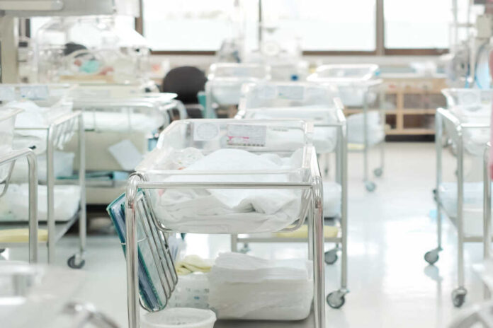 Unidentified,New,Born,Babies,In,Maternity,Hospital.,Newborn,And,Childbearing