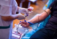 Nurse draws blood from a donor's arm