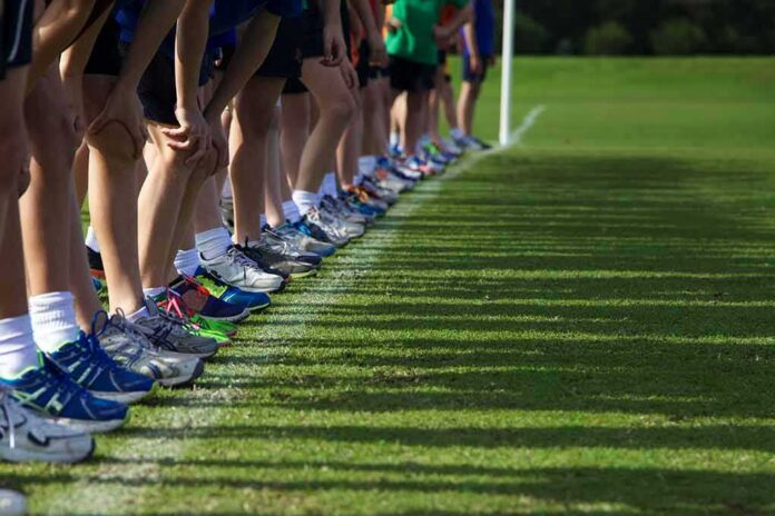 shutterstock_144463879 Runners lined up at a starting line on grass